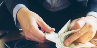 الإفتاء المصرية: هذا حكم إيداع الأموال في البنوك وأخذ فوائد منها
