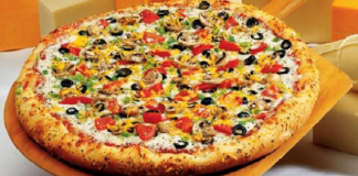 ‘زطلة’ في البيتزا.. ايقاف صاحب مطعم في الحمامات