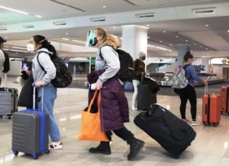 طلبة الطب العائدون من أوكرانيا يطالبون بإدماجهم بكليات الطب في تونس