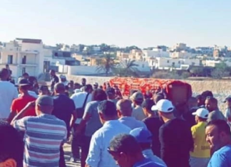 فاجعة جرجيس: الأهالي يشيعون 5 جثامين من ضحايا غرق مركب ‘الحرقة’