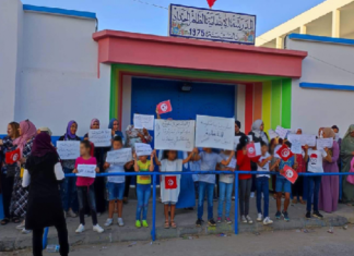 أولياء يغلقون مدرسة ببني خيار بسبب تعطل الدروس ببعض الأقسام