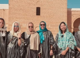 (صور) نجمات التنس العالميات في زيارة للقيروان والجم