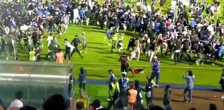 إندونيسيا: ثاني أكثر الأحداث دموية بتاريخ كرة القدم.. 174 قتيلا وعشرات الجرحى في أعمال شغب تلت مباراة (فيديو)