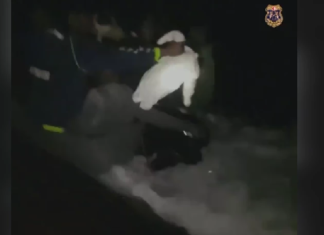 (فيديو) صفاقس: حراقة يهددون بإلقاء 6 رضع في البحر إثر تدخل الحرس