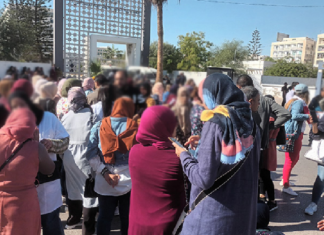 صفاقس: انتشار أمني أمام مندوبية التربية ومعلمون نواب يقطعون الطريق