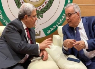 وزير الخارجية يلتقي نظيره اللبناني على هامش الإجتماع الوزاري التحضيري لقمة الجزائر