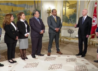 (فيديو) رئيس الجمهورية يشرف على موكب أداء اليمين لأعضاء اللجنة الوطنية للصلح الجزائي