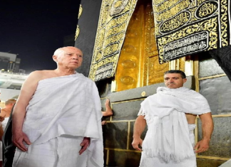 (صور) رئيس الجمهورية يؤدي مناسك العمرة
