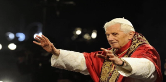 وفاة بابا الفاتيكان السابق