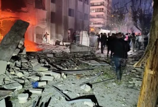 15 قتيلاً في قصف إسرائيلي على حي سكني في دمشق