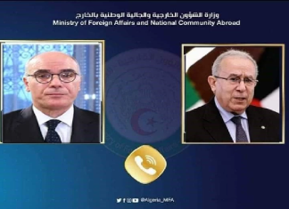 وزير الخارجية يجري مكالمة هاتفية مع نظيره الجزائري
