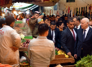(بالصور) رئيس الدولة يؤدي زيارة لسوق باب الفلّة