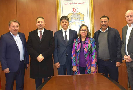 وزيرة الصناعة تستقبل المدير التنفيذي لمجمع ياباني رائد في انتاج قطع السيارات