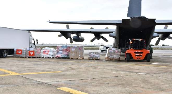 طائرة مساعدات