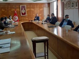 ابرام اتفاق بخصوص تجديد عقود لزمات استغلال المسطحات والمخازن بالموانئ الداخلية بين ديوان البحرية التجارية والموانئ ومقاولي الشحن والتفريغ