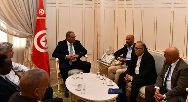 نقيب الصحفيين التونسيين يدعو خلال اجتماع مع وزير التربية إلى إعطاء أولوية التشغيل بمكاتب الاتصال والإعلام للصحفيين والاتصاليين