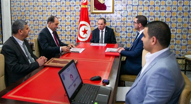 جلسة عمل برئاسة الحكومة