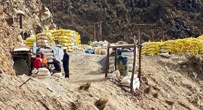 مصرع سبعة عمال في انهيار منجم للذهب في بيرو