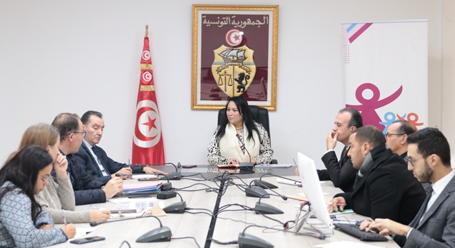 وزيرة الاسرة تدعو إلى التسريع في نحو إنجاز نسخة رقميّة من دليل المربيّ « نحو دمج الأطفال ذوي اضطراب طيف التوحد في مؤسسات الطفولة ».