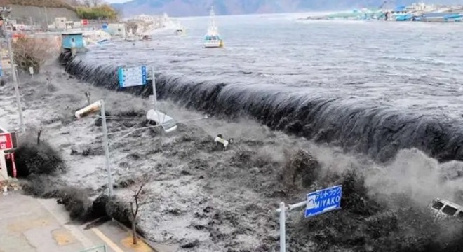 تسونامي بارتفاع 85 سم يضرب الساحل الشرقي لكوريا الجنوبية في أعقاب زلزال اليابان