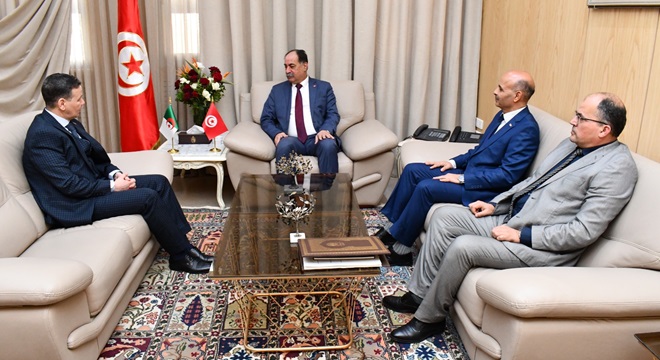 وزير الداخلية يستقبل المدير العام للحماية المدنية الجزائري