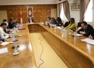 وزير النقل يشرف على جلسة عمل مع إطارات الإدارة العامة للنقل البحري والموانئ لاستعراض أولويات عمل الوزارة لسنة 2024