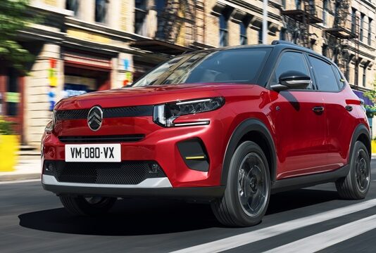 ستيلانتيس تحقق أرقاماً قياسية في صافي الإيرادات والأرباح والسيولة النقدية الحرة الصناعية خلال عام 2023 بالكامل