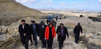 وزيرة التجهيز والإسكان تعاين تقدم أشغال إتمام انجاز مشروع الطريق الحزامية بمعتمدية تالة بولاية القصرين