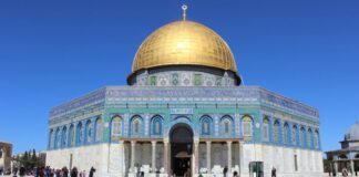 50 ألفا يؤدون صلاتي العشاء والتراويح في المسجد الأقصى