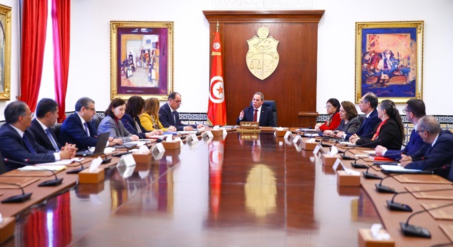 جلسة عمل وزارية حول النهوض بصناعة المعدات السيارة بتونس