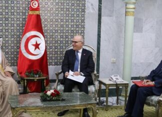 وزير الشؤون الخارجية يتسلم نسخة من أوراق اعتماد السفير المفوض وفوق العادة لمملكة البحرين بتونس