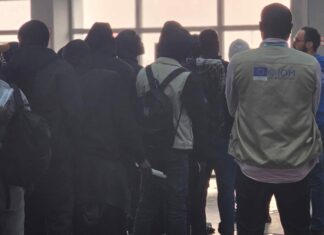 تأمين العودة الطوعية لمهاجرين أفارقة من تونس