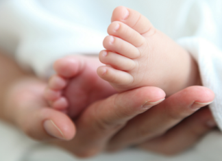 اليوم: القانون الجديد لعطل الأمومة والأبوّة يدخل حيّز النفاذ