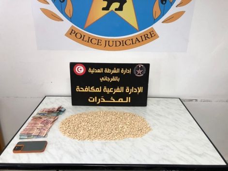 ايقاف-شاب-ووالدته-من-اجل-ترويج-الأقراص-المخدرة