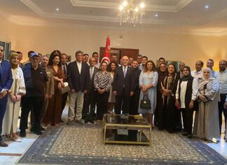 وزير الخارجية يلتقي عددًا من الكفاءات التونسية بنواكشوط