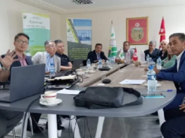 جلسة عمل في ديوان تنمية الوسط الغربي مع وفد صيني من أجل الجغرفة الرقمية