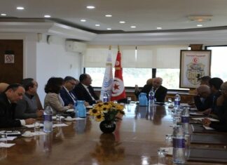 وزير النقل يدعو لمراجعة التعريفات بالمطاعم والمقاهي في المطارات