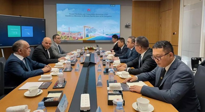 وزير النقل يستكشف فرص التعاون مع الصين في مجال النقل الذكي.