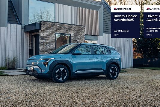 كيا EV3 تفوز بجائزة “سيارة العام” في جوائز Autotrader لعام 2025