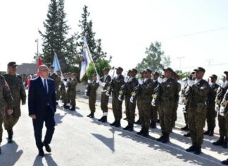 وزير الدفاع يدعو العسكريين للاستعداد الدائم للذود عن الوطن