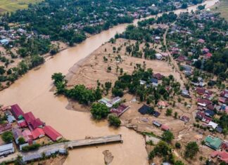 ارتفاع حصيلة ضحايا فيضانات أندونيسيا إلى 200 قتيل