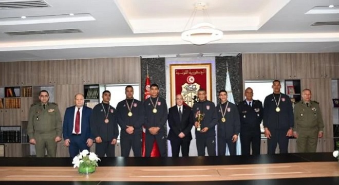 وزير الدفاع يكرّم المنتخب العسكري للملاكمة