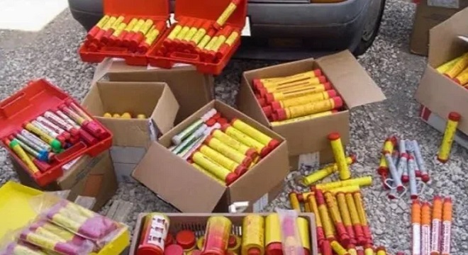 حجز كميات من الشماريخ