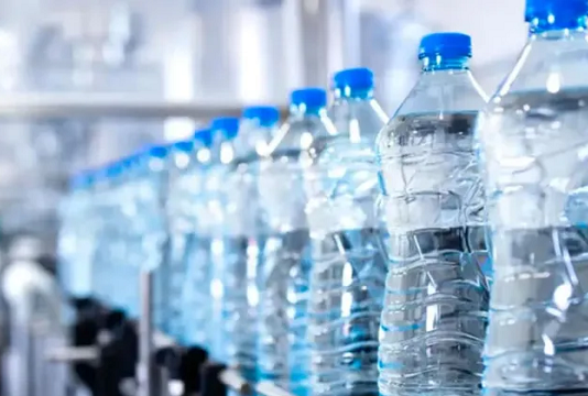 مصانع المياه المعدنية: نعمل بأقصى طاقتنا الإنتاجية لتلبية الطلب المتزايد