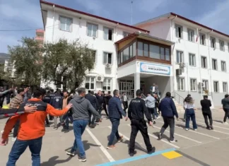 تركيا: إصابة 8 طلاب في حادث إطلاق نار أمام مدرسة ثانوية